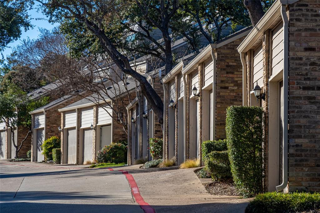 THE OAKS ON MONTFORT CONDOS - Residential
