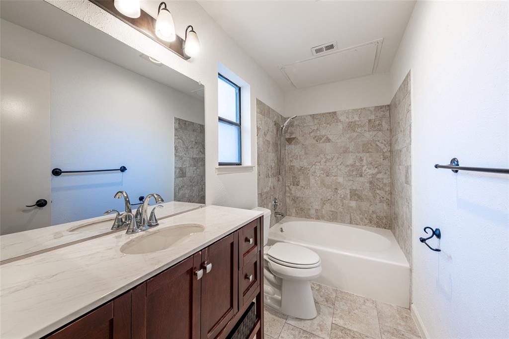 THE OAKS ON MONTFORT CONDOS - Residential