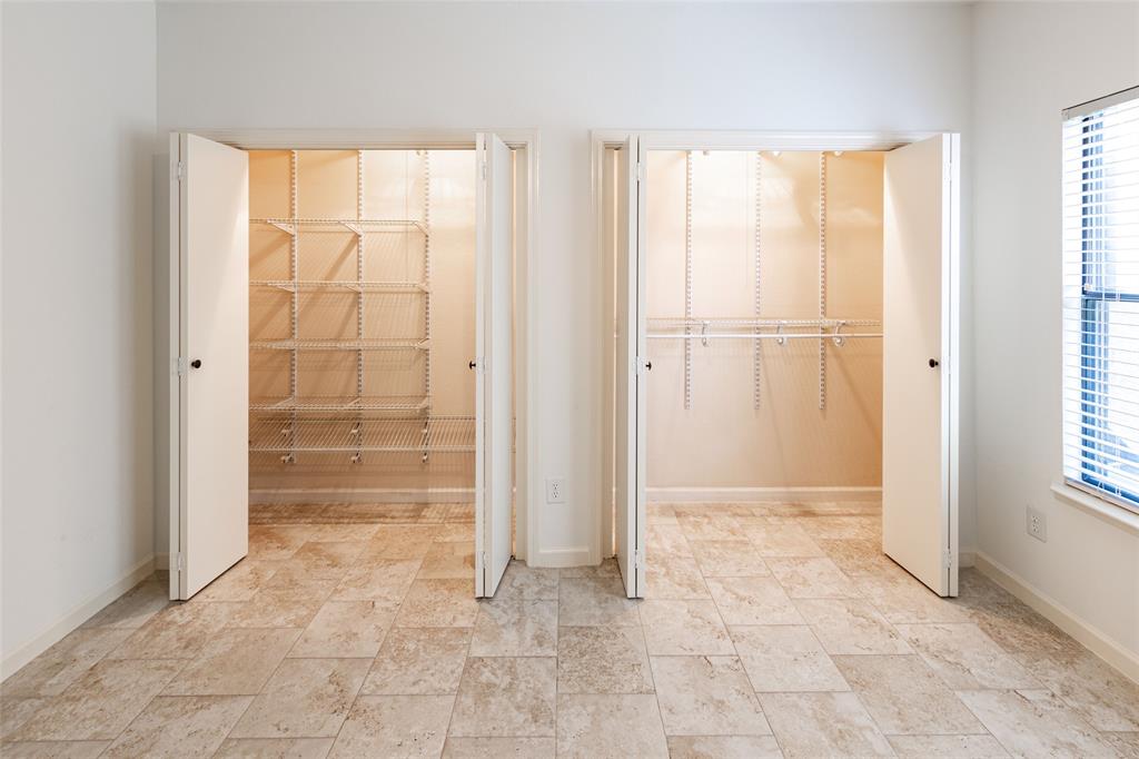 THE OAKS ON MONTFORT CONDOS - Residential