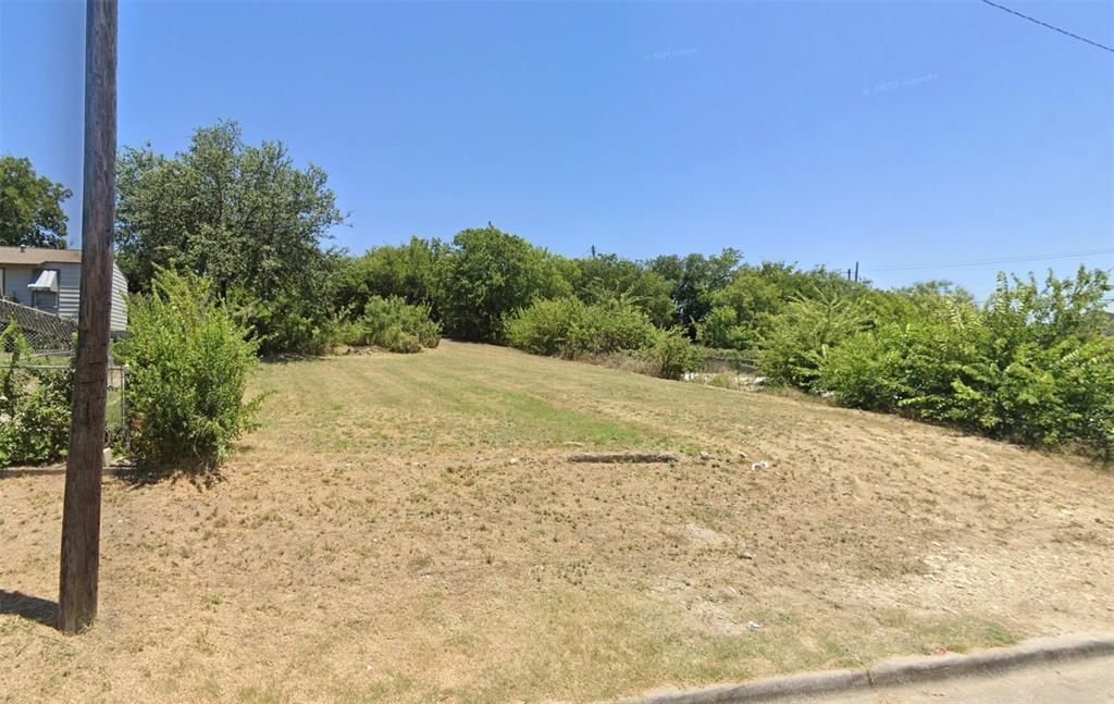 Build your next project on this prime vacant lot located less than 5 minutes from the Stockyards. This property offers an excellent opportunity for builders, investors, or future homeowners looking to create a custom residence.