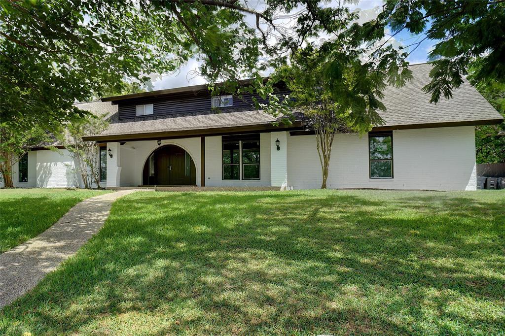 INVESTORS ONLY TENANT OCCUPIED.  LOOK AT THE SIZE AND THE LOCATION.   LAKEVIEW AND CLOSE TO EAGLE MOUNTAIN LAKE.  This is a Beautiful 2 story home in Lake Country Estates just minutes from Eagle Mountain Lake. You will love this Open Concept living room, with custom Kitchen, formal dining and sunroom.  Master bedroom is down and 3 bedrooms up with a bonus room perfect for study or craft room.  LOTS OF SPACE IN THIS ESTATE.  Enjoy the large corner lot with SPARKLING pool in the backyard ready for ENTERTAINING your family and friends.  VOLUNTARY HOA - which means that you can use the BOAT DOCK if you choose to pay for HOA dues.  See private remarks for more information.  Do not disturb Tenants.