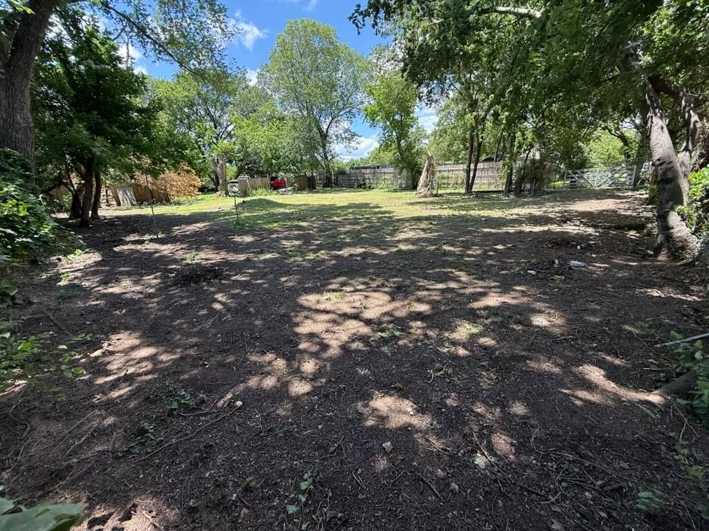 For Sale: Vacant lot 2617 N Masters Dr, Dallas, TX 75217
Discover an exceptional opportunity in the heart of Pleasant Grove, Dallas. This vacant residential lot offers nearly an acre of prime building space, perfect for creating your dream home or investment property.
Lot Size: 0.74 acres (approx. 32,069 sq. ft.)
Dimensions: 104 ft x 311 ft (rectangular)
Zoning: City of Dallas – R7.5(A) Single-Family Residential
Location: Centrally positioned with convenient access to major roads, schools, and amenities
This spacious lot provides ample room for design flexibility while meeting zoning requirements for single-family development. Its central location ensures easy connectivity to surrounding neighborhoods and city conveniences.