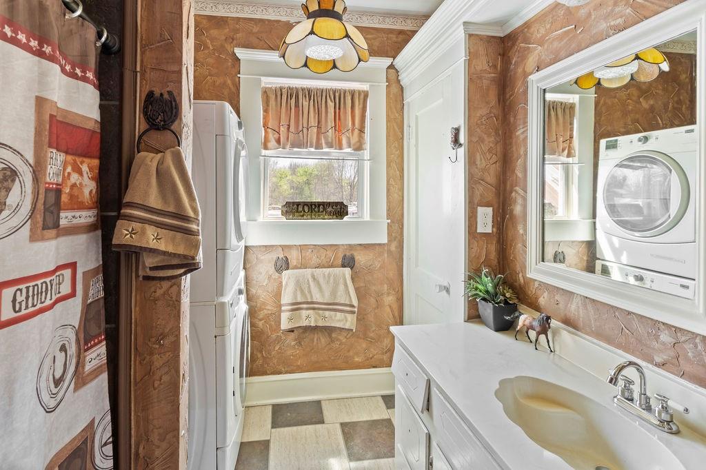 HOPKINS FRANCIS, 334X130 - Residential