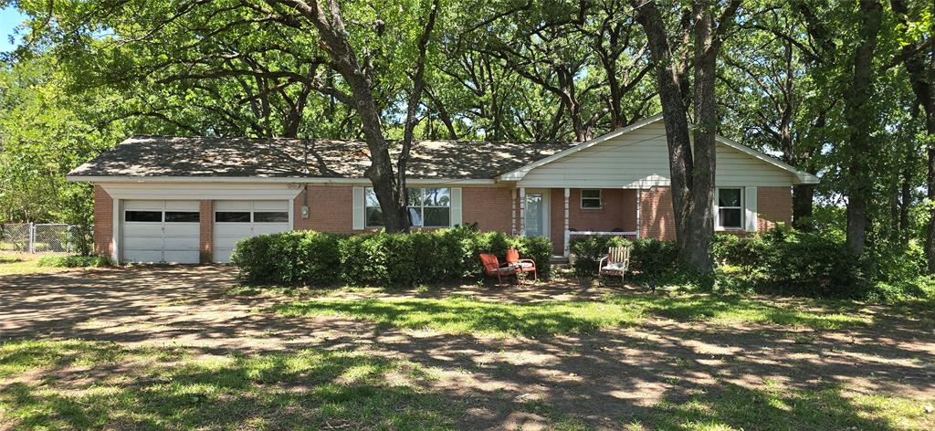 INVESTOR SPECIAL!! Welcome to country living with convenience! This 3-bedroom, 2-bath home sits on a beautiful 1-acre lot filled with mature trees and offers a large front and backyard with plenty of space to enjoy the outdoors. Property features its own private well for water, adding extra value and lower utility costs. Whether you’re looking for your next investment opportunity or a place to make your own, this investor special has tons of potential. Located in the highly sought-after Crandall Independent School District and only about 30 minutes from downtown Dallas, you can enjoy peaceful country-style living while staying close to city amenities, shopping, dining, and entertainment.
Seller's Concessions to buy down rate. All offers will be considered.