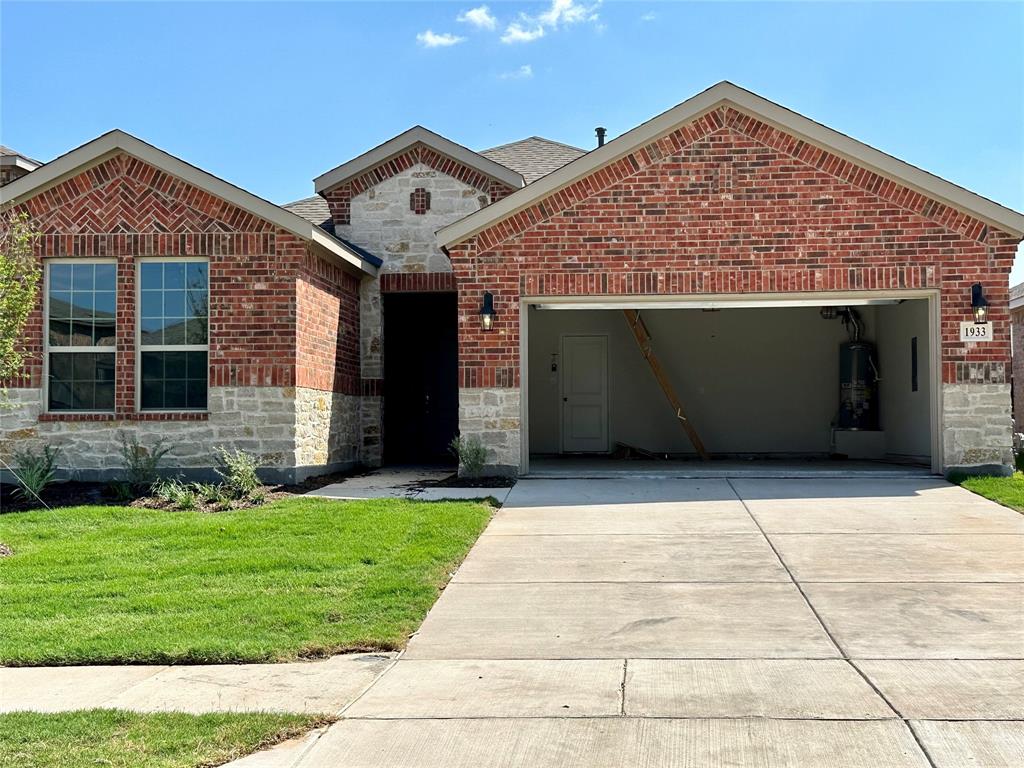 We are now pre-selling this fabulous new Classic Series DR Horton master-planned community in Anna with location. Community pool and amenities coming soon  and a 22 acre city park is planned next to the Woods at Lindsey Place.
The Durango is a brand new plan for us! It features a 3 way bedroom split, 10ft. ceilings, a covered rear patio, walk in pantry.  The Planning Center makes this plan perfection for a small office or homework station.   Please See Showing instructions!!! Plan Durango