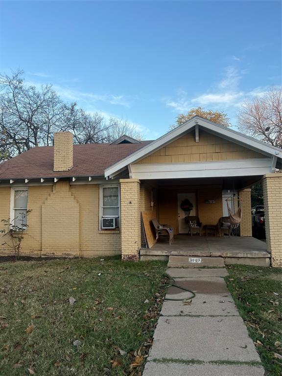 Investor Special in Prime Lakewood Heights!
Sitting on a corner lot in one of Dallas’ most coveted pockets, this 2-bed, 1.5-bath property delivers unbeatable location and serious potential. Just minutes from Lower Greenville, White Rock Lake, Lakewood Country Club, restaurants, parks, and everything buyers love about the area. Perfect opportunity to renovate, rebuild, or hold as a long-term investment. Opportunity like this doesn’t linger.