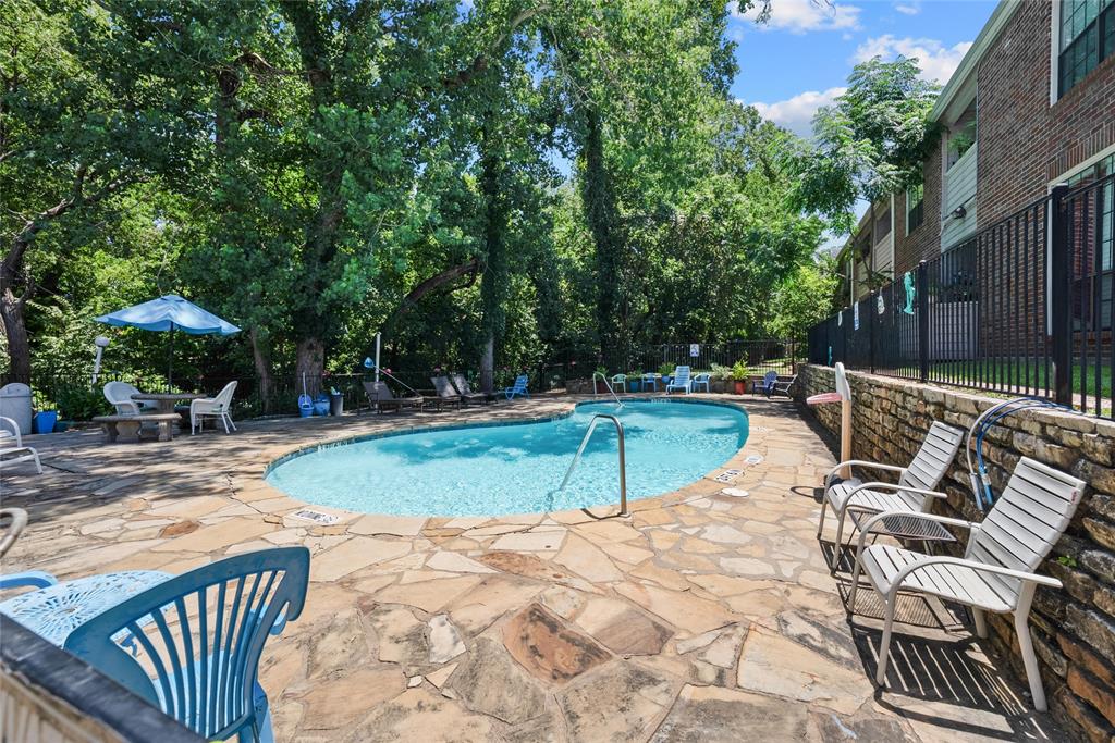 Parkwood Creek Condos - Residential