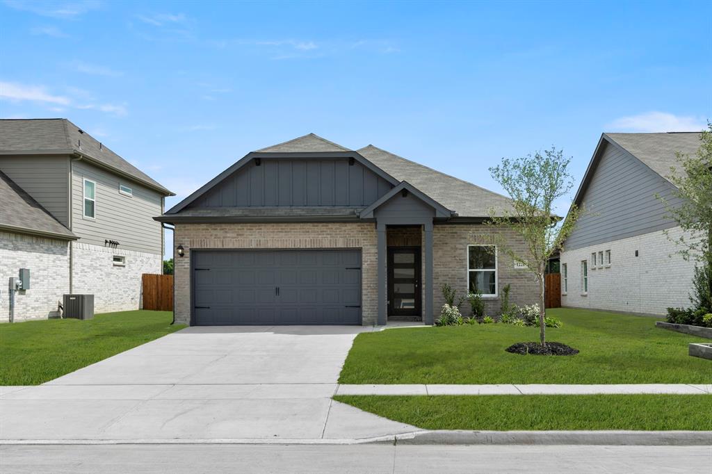 MLS# 21177644 - Built by Smith Douglas Homes - Ready Now! ~ The Kettering II is a single-story home featuring three bedrooms and two full bathrooms. An open-concept kitchen, breakfast, and family room are at the heart of this efficient plan, while the bedrooms and bathrooms afford privacy, especially the primary suite at the rear of the home. The formal living room at the front of the home can be optioned into a home office,study or a formal dining room. A large covered rear patio completes the Kettering II, making it the perfect plan for a family looking to enjoy every aspect of their new home.