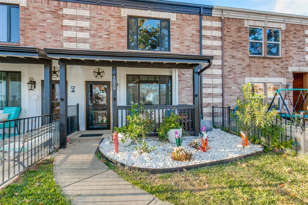 Seegar Row Twnhms - Residential