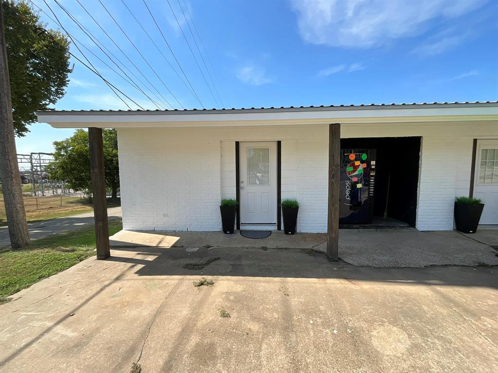 Richardsons Add 01 - Commercial Sale