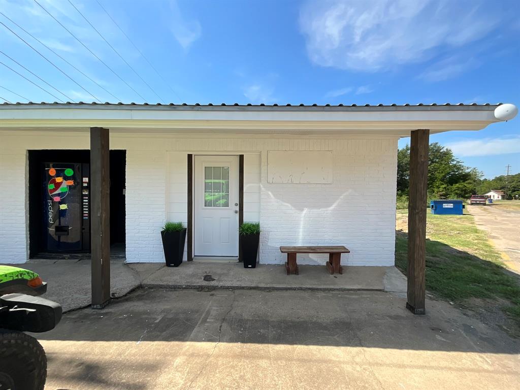 Richardsons Add 01 - Commercial Sale