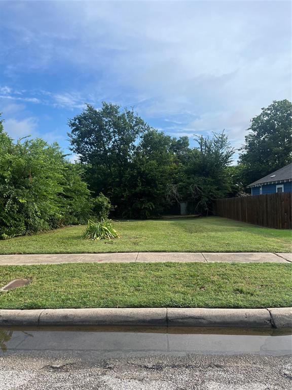 Amazing opportunity to build in the rapidly growing Southside of Fort Worth! Property is located in a Neighborhood Empowerment Zone (NEZ) providing incentives to local builders. Water and sewer taps verified.  Buyer and buyers agent to complete required due diligence with the city of Fort Worth.  All information deemed reliable not guaranteed.