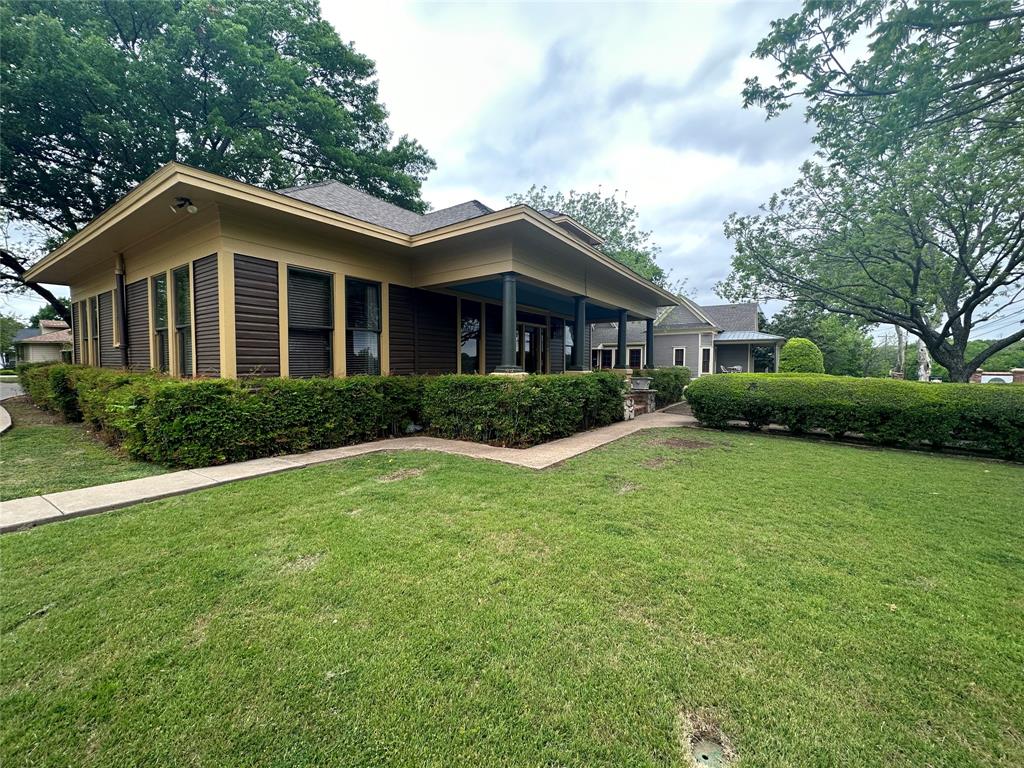 R Horton - Commercial Lease