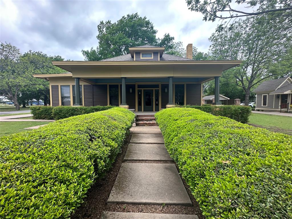 This 1907 historic home is ideal for office or retail space. Elegant reception area, conference room, three office spaces, beautifully updated kitchen and bathrooms. All new paint inside and out, new restroom flooring, and exterior landscaping updated throughout. This property includes-parking on side, along with a detached garage for parking or storage. Great location on S 9th Street with easy access to Highway 287.