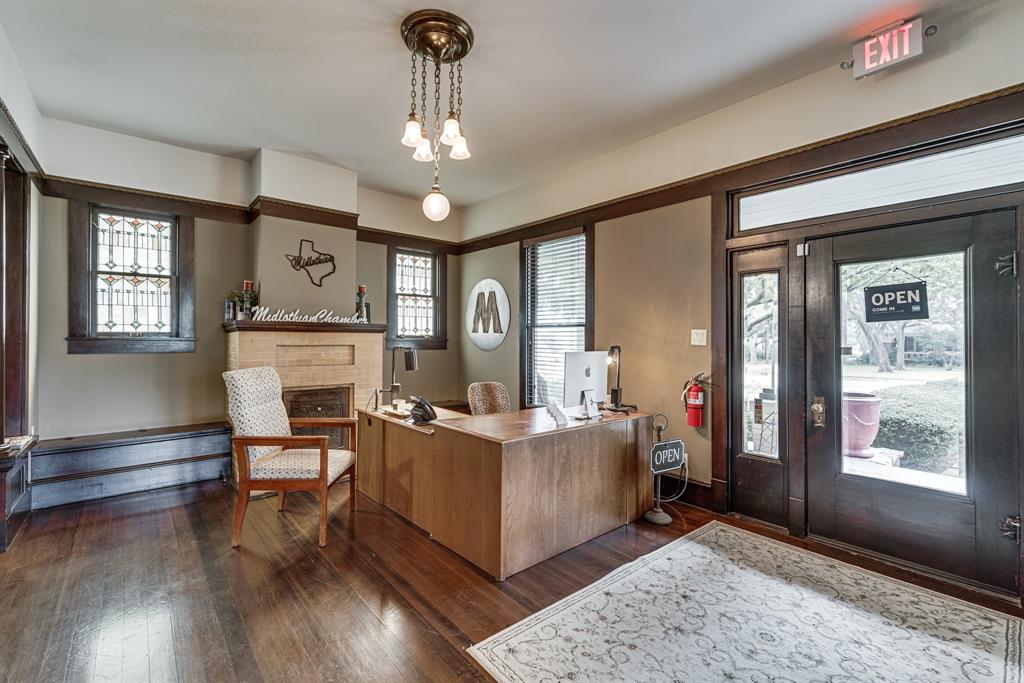 R Horton - Commercial Lease