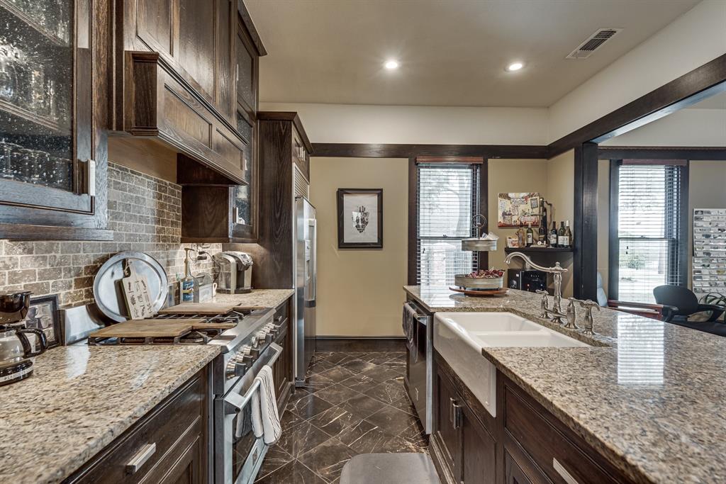 R Horton - Commercial Lease