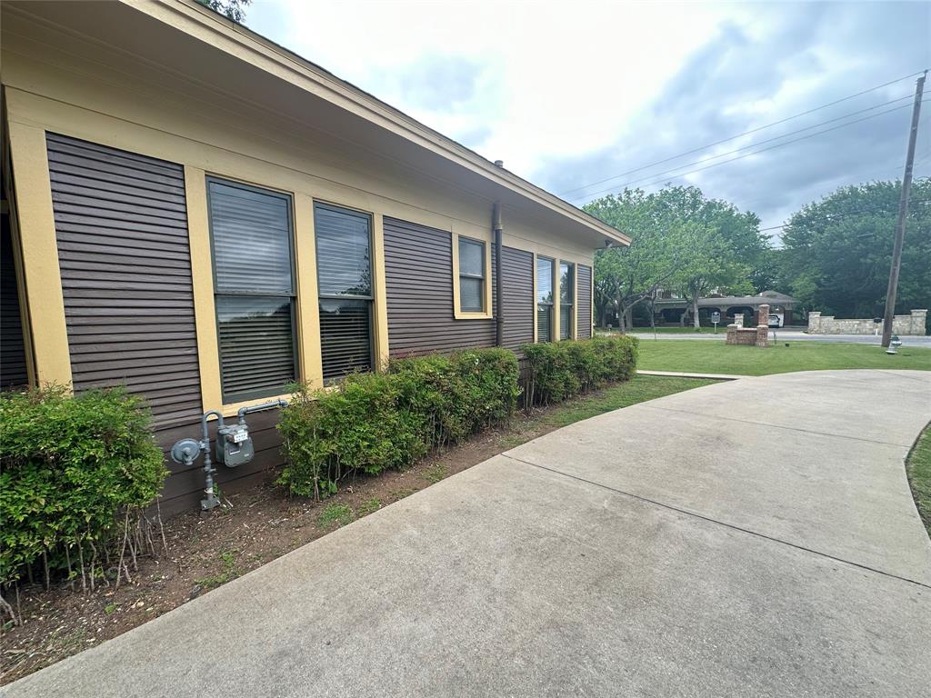 R Horton - Commercial Lease