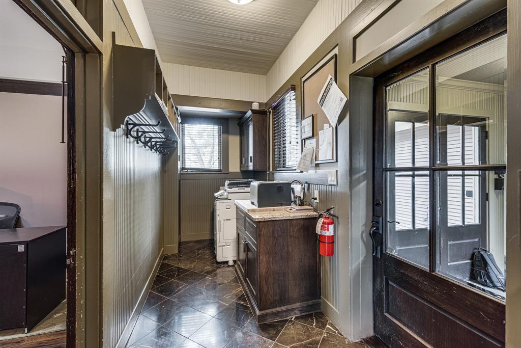 R Horton - Commercial Lease