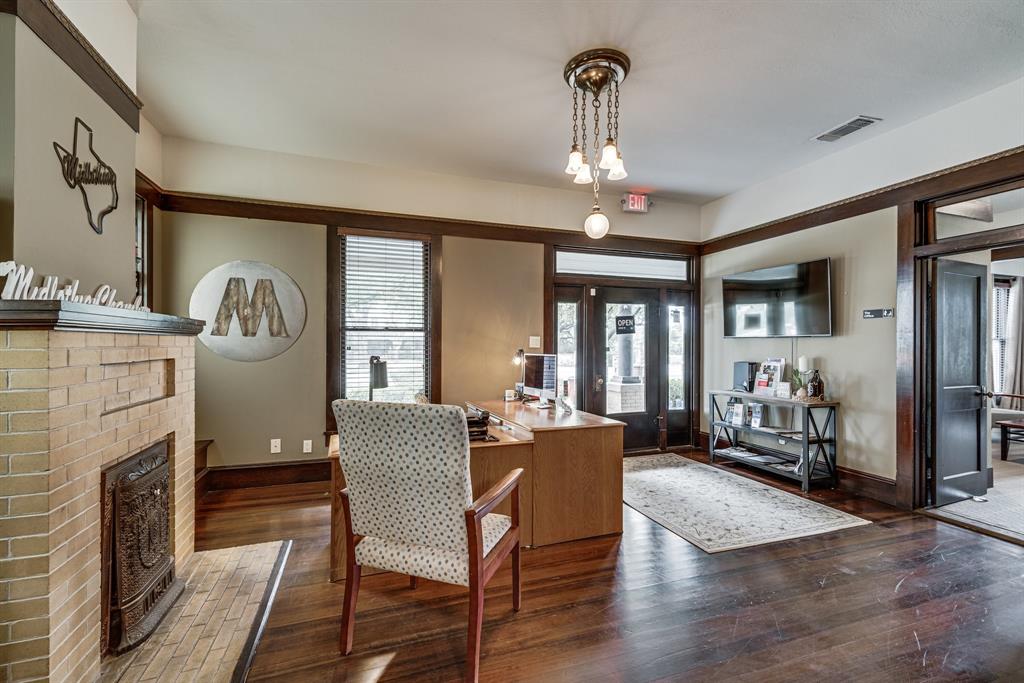 R Horton - Commercial Lease