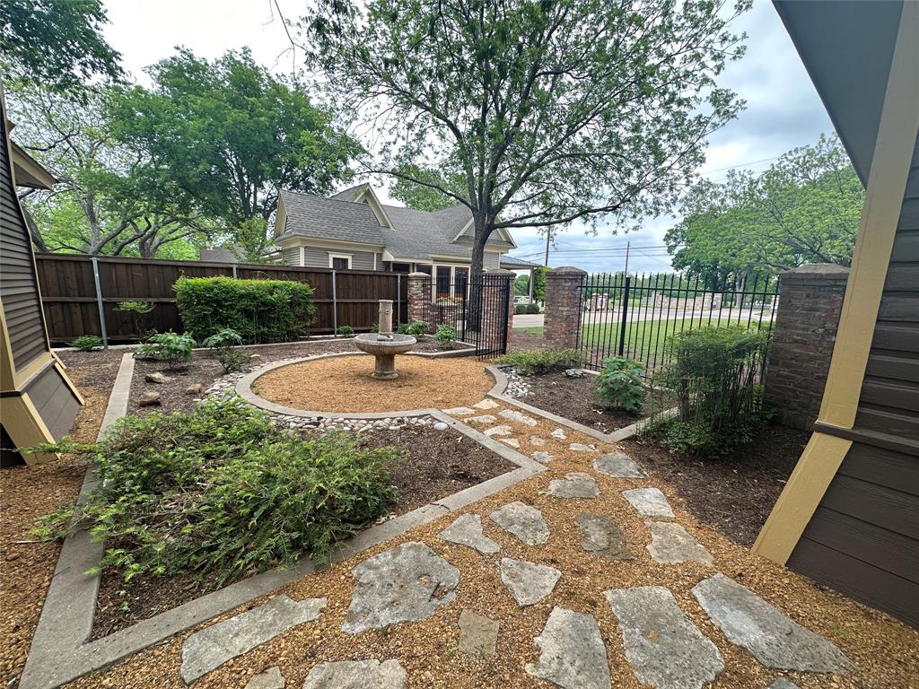 R Horton - Commercial Lease