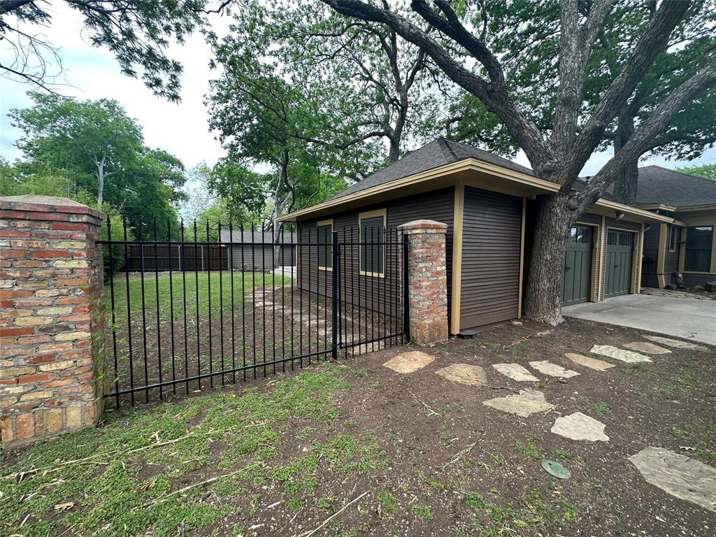 R Horton - Commercial Lease