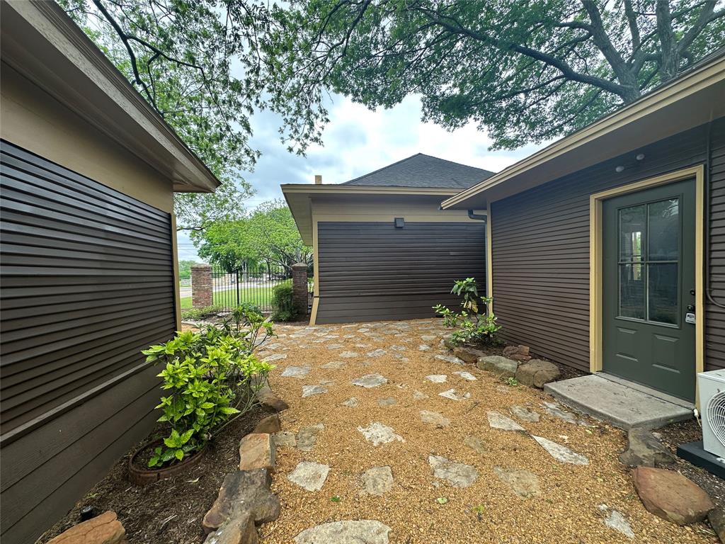 R Horton - Commercial Lease