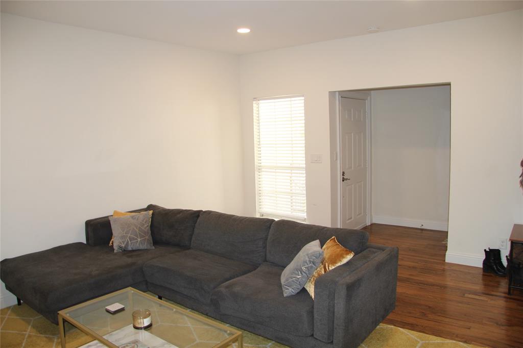 Copperfield Condos Ph 01 02 - Residential