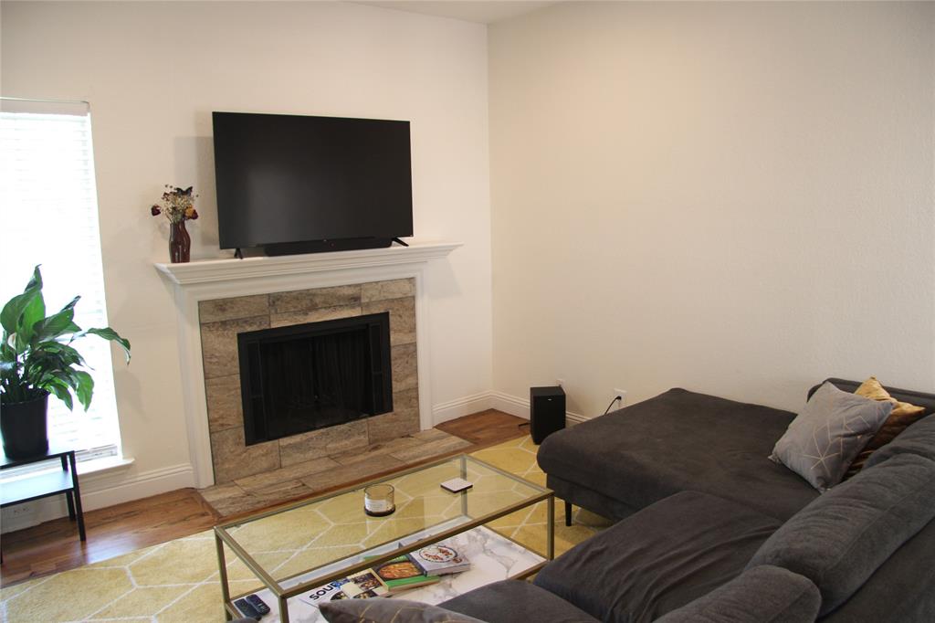 Copperfield Condos Ph 01 02 - Residential