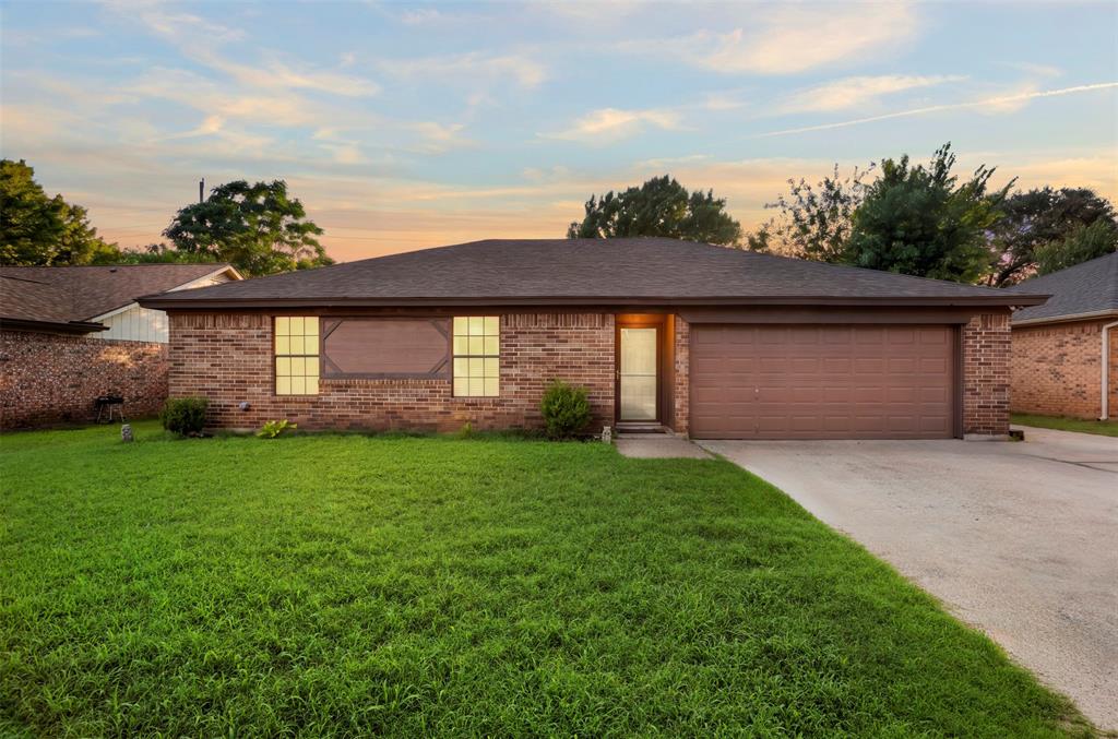 Location, location, location! Welcome to 6200 Big Springs Drive in Arlington, Texas. Priced at just $249,500, this 3-bedroom, 2-bath home offers an incredible opportunity to own in one of Arlington’s most convenient locations.
Ideally situated near major highways, this home provides quick access to shopping, dining, entertainment, and everything the DFW Metroplex has to offer. Just minutes from Arlington’s world-famous stadium district and the excitement surrounding the FIFA World Cup, you’ll love being close to some of the area’s most popular destinations.
Inside, you’ll find a functional floor plan with comfortable living spaces, spacious bedrooms, and plenty of potential to make it your own. Whether you’re a first-time homebuyer, downsizing, or looking for an investment opportunity, this home offers exceptional value at an affordable price.
Don’t miss your chance to own a well-located Arlington home with easy access to schools, parks, retail, entertainment, and commuter routes. Schedule your showing today!