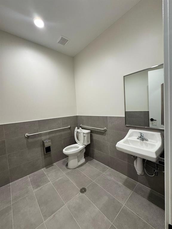 S11628 - Commercial Sale