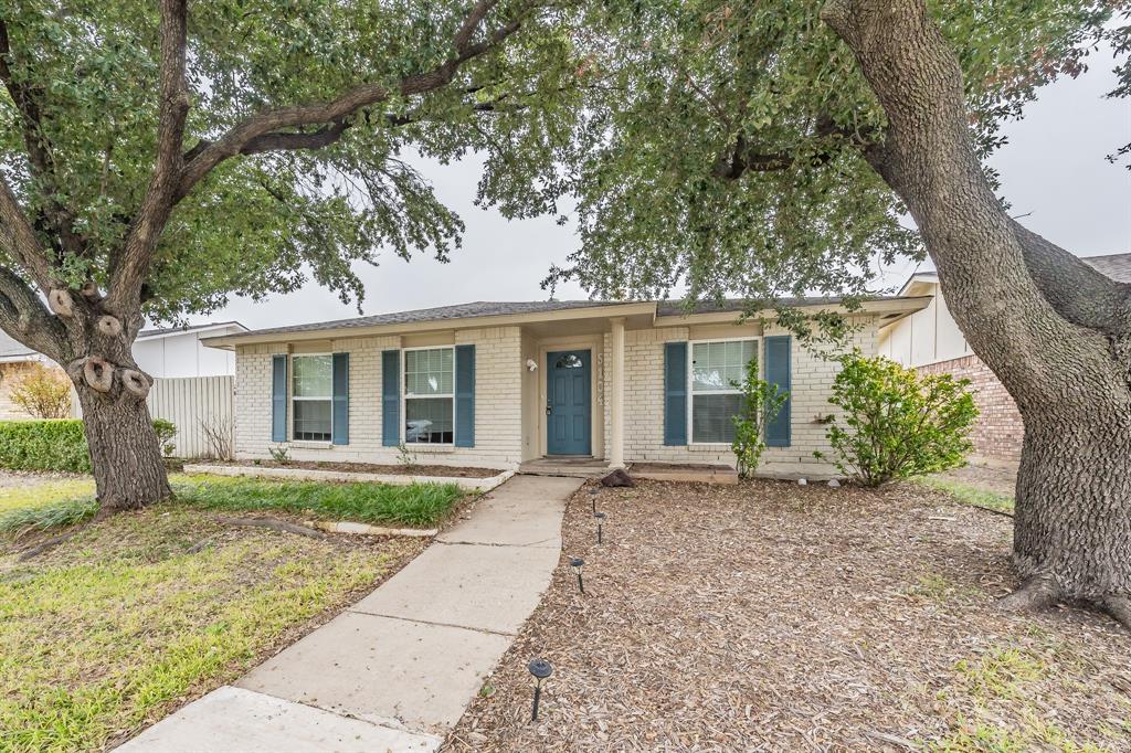 This house is a 3 bedroom, 2 bath home has it all! Split bedrooms, pool and spa. Minutes from the new Grandscape development and Nebraska Furniture Mart, an abundance of shopping,Toyota Corporation and major highways. MUST SEE!!!