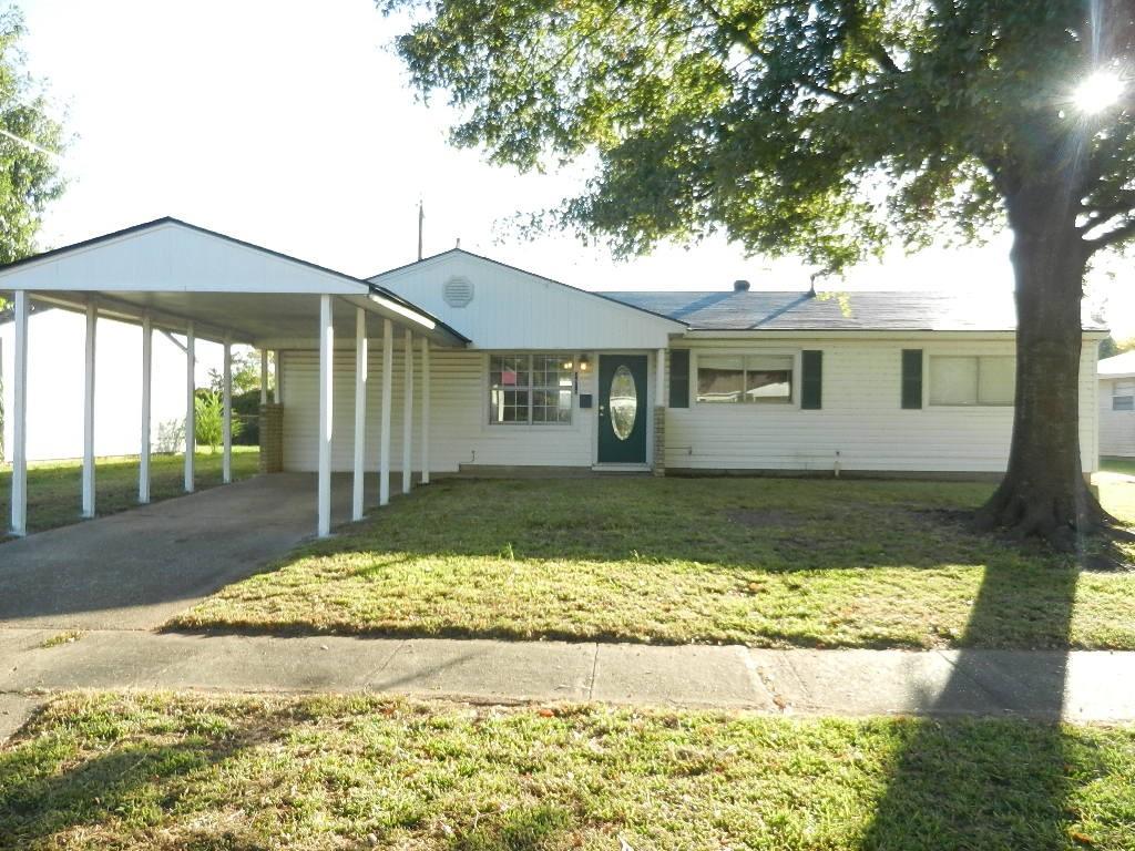 Located very close to Barksdale AFB and everything in central Bossier near Airline Dr.  Updated kitchen in the past 10 years with a smart floorplan.  This property may qualify for Seller Financing (Vendee).  Please see agent remarks.