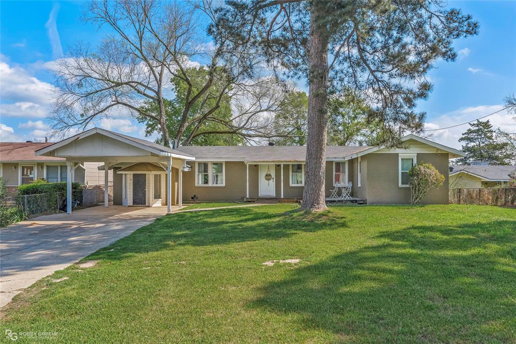 Stunning water front property on Cross Lake! Incredible views that you won't want to pass up with bay windows overlooking the water. New paint, updated plumbing, new tankless hot water heater, new light fixtures and so much more. Great size layout with endless possibilities. Property is currently being used as a Short Term Rental that grossed over $49k in 2025! Large backyard is perfect for entertaining and easy access to your boat dock. Great opportunity with incredible views. Schedule your private showing today! Serious inquires only - do not disturb tenants. See Agent Remarks.