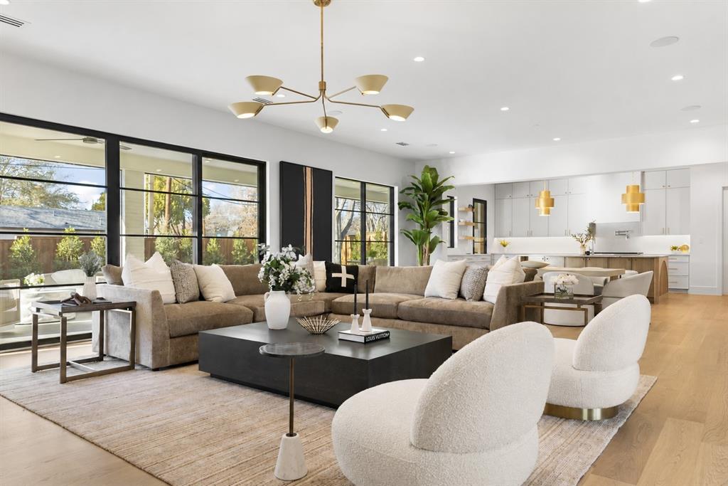 FOREST HILLS - Residential
