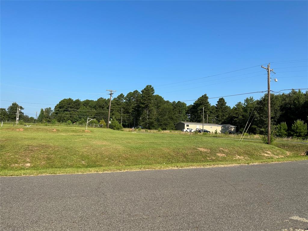 WOOLWORTH OAKS - Land