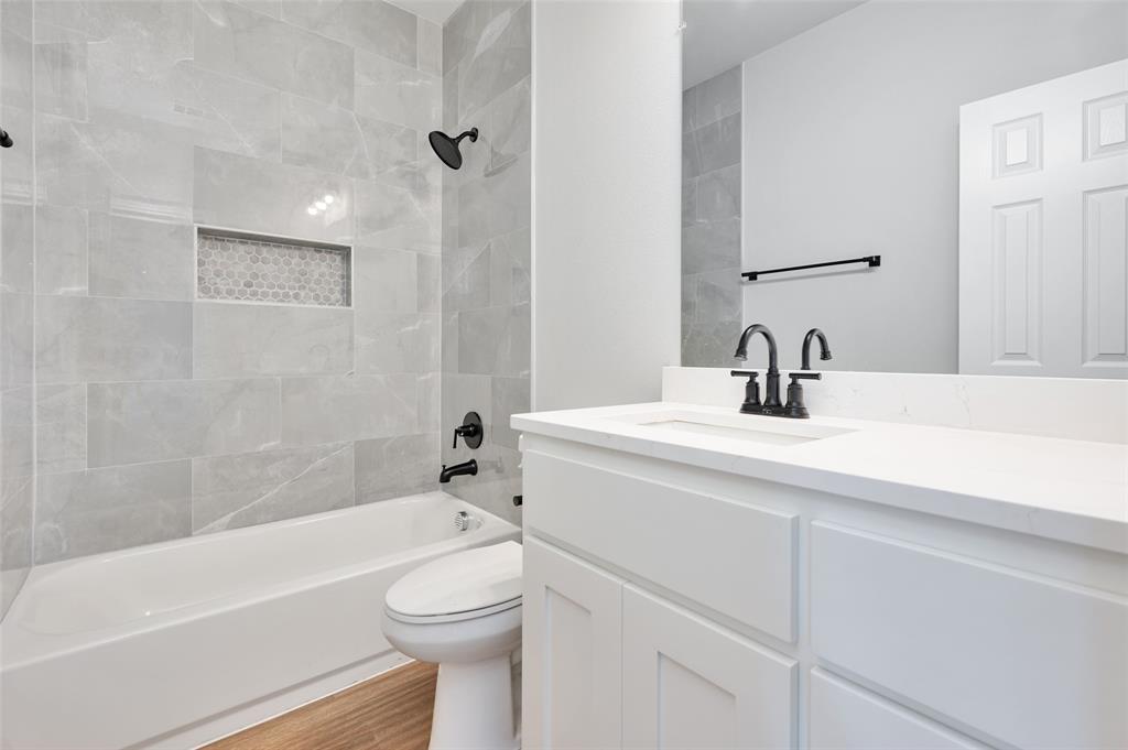 HIDDEN OAKS ESTATES - Residential