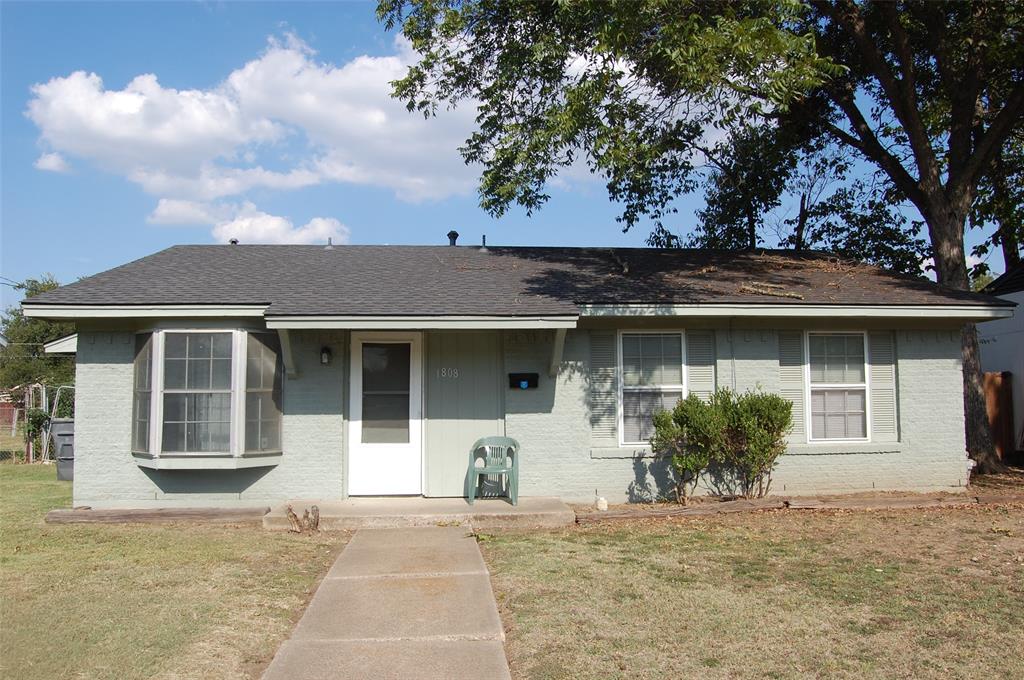 GREAT STARTER HOME 3BDRM 2 BATH REAR DOUBLE GARAGE LARGE FENCED BACK YARD EXTRA STORAGE WALK IN PANTRY 2 LIVING WALKING DISTANCE TO MOUNTAIN VIEW COLLEGE AND ITS AMENITIES CLOSE TO MAJOR INTERSTATE 8 MIN FROM DOWNTOWN DALLAS QUIET FRIENDLY NEIGHBORHOOD ROOF 5 YEARS OLD WOOD LIKE VINYL FLOORING MONEY SAVER GAS HEATING 
YOU WILL LIKE THIS LITTLE COTTAGE
POSITIVELY NO OWNER FINANCING OR MORTGAGE ASSUMPTION......SELLER MUST HAVE FULL PRICE OFFER