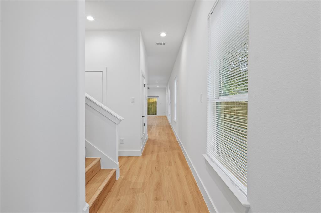 Lincoln Manor - Residential