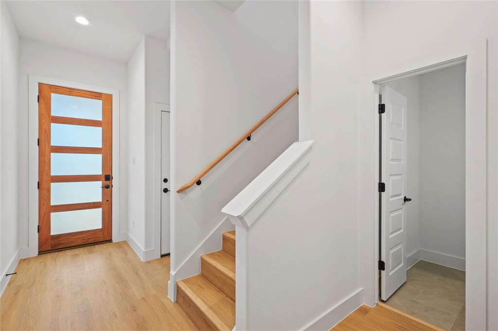 Lincoln Manor - Residential