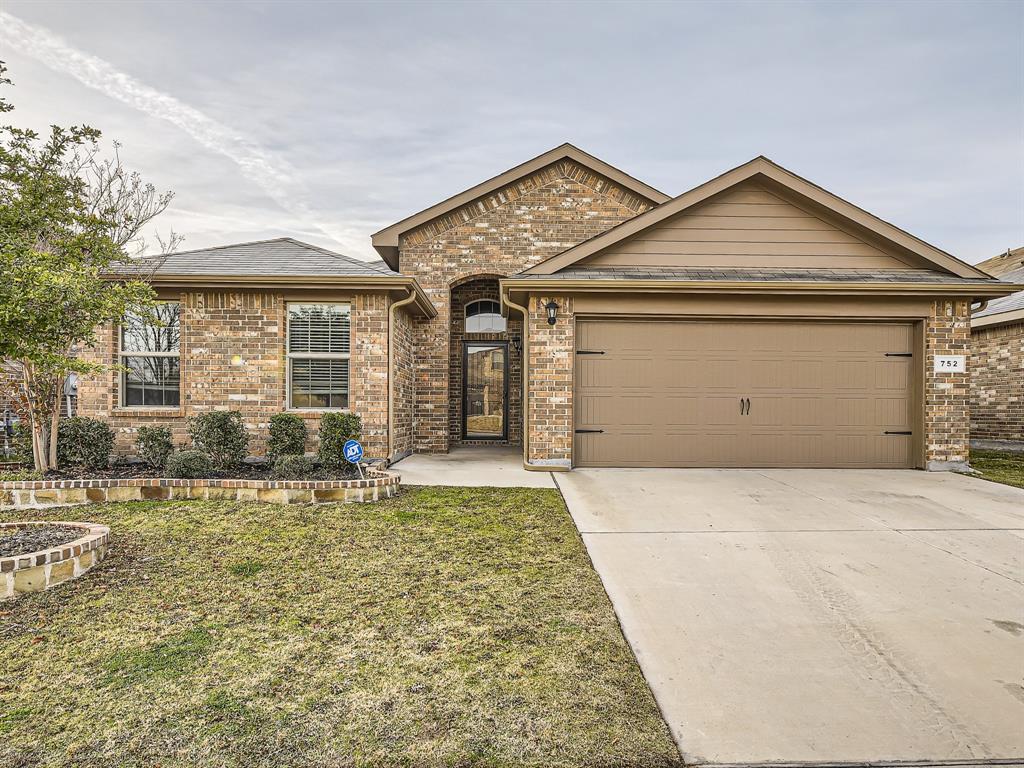 Home offers a large open concept floor plan, 4 bedroom and 2 Baths. Which features a beautiful kitchen area, with lots of storage, and granite countertops. The kitchen island offers a huge work area. This space is perfect for entertaining guests! The backyard is a good size and ready for you and your guests to enjoy! Trash, sewer, and water services are maintained in the owner’s name, and a utility service charge of $9.99 will be charged monthly, with a one-time $29.99 setup fee; all other utilities, need to be maintained in the resident’s name. There is a monthly $15 fee for bi-monthly filter service. For additional information on application process and lease fees, please visit our online help center. The information contained herein has been obtained through sources deemed reliable but cannot be guaranteed as to its accuracy. Any information of special interest should be verified with Pathlight.