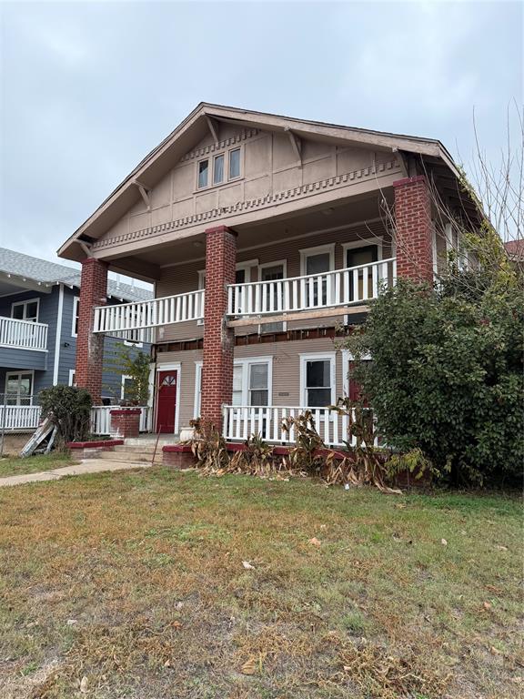 Value add opportunity for a 17 room-5 bath boarding house with lots of potential. Bring your vision, plans, and renovation ideas. Seconds off of I-45 close to Farmer's Market and Deep Ellum, just around the corner from the new Forest Theatre corridor with all new development of schools, retail, and restaurants surrounding the theater, St. Phillips, & Cornerstone. With the recently renovated Cesar Chavez Blvd (previously 175), South Dallas residents now have easy access to Downtown, Farmer's Market, the Cedars, Deep Ellum & Uptown Dallas. The entire landscape of the area is changing--don't miss the opportunity to invest now!