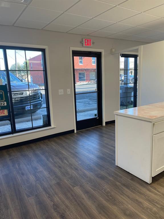 none - Commercial Lease