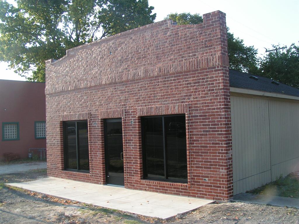 none - Commercial Lease