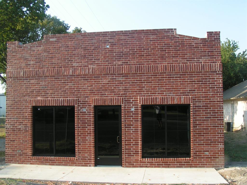 none - Commercial Lease