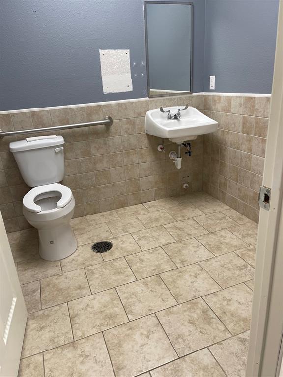 none - Commercial Lease