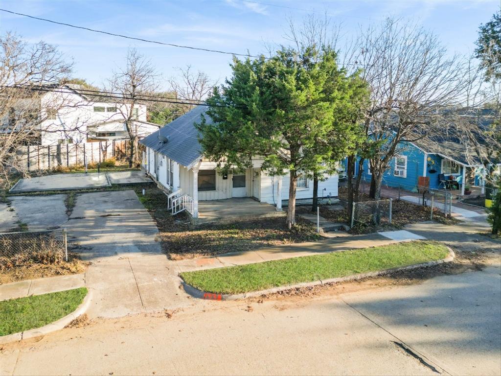 Prime redevelopment opportunity in one of Dallas’ fastest-evolving urban corridors. This property offers exceptional land value views of the Dallas skyline and sits in Oak Cliff an area experiencing rapid gentrification and new construction. Surrounded by higher-value homes and ongoing development, this lot presents an ideal opportunity for builders, developers, or investors seeking long-term upside. Enjoy a walkable lifestyle with easy access to Trinity Groves, downtown Dallas, dining, entertainment, and major thoroughfares. The existing structure holds minimal contributory value and is best suited for redevelopment. Rare chance to secure a property in a location where transformation is already underway. Buyer to verify all zoning, building, and development requirements. Existing 3-bedroom, 1 bath home does need complete renovation other than foundation which walks straight.
Recent Survey is available