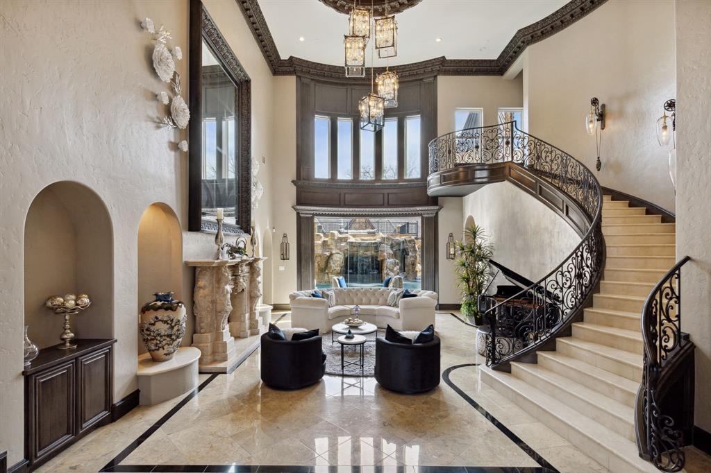 La Mirada - Residential