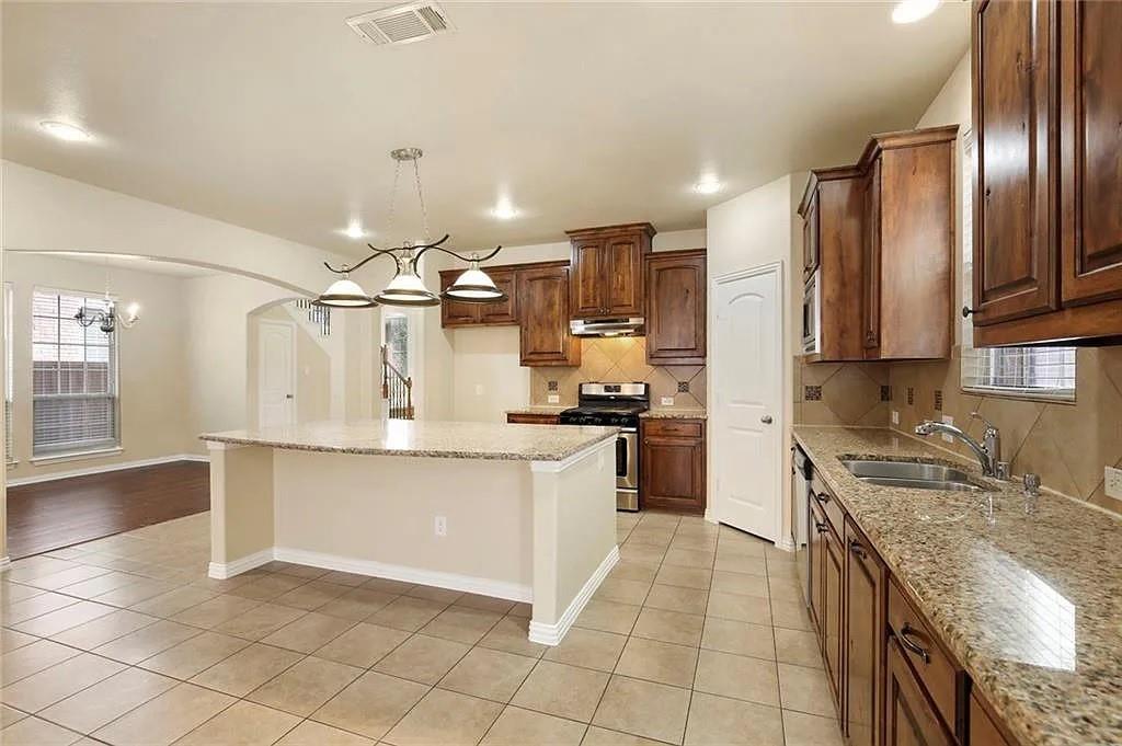 Castle Hills - Residential Lease