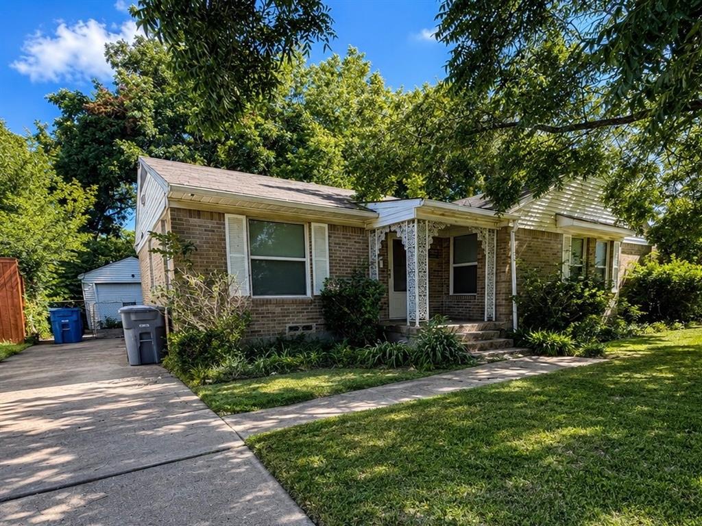 Discover an exceptional redevelopment opportunity in one of Dallas' fastest-transforming neighborhoods. Surrounded by new construction and luxury custom homes, this property offers potential for builders, investors, or buyers looking to create their dream home.
Ideally situated just off Northwest Highway between I-35E and the Dallas North Tollway, the location provides convenient access to some of the city's best dining, shopping, and entertainment. Dallas Love Field is less than 10 minutes away, while Bachman Lake Park, Trader Joe's, and Downtown Dallas are all within a 20-minute drive.
Situated on a generously sized lot that offers immediate redevelopment potential. Lot size is 60 x 121.