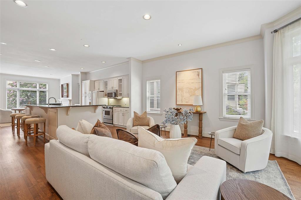 TOMSON TOWNHOUSE - Residential